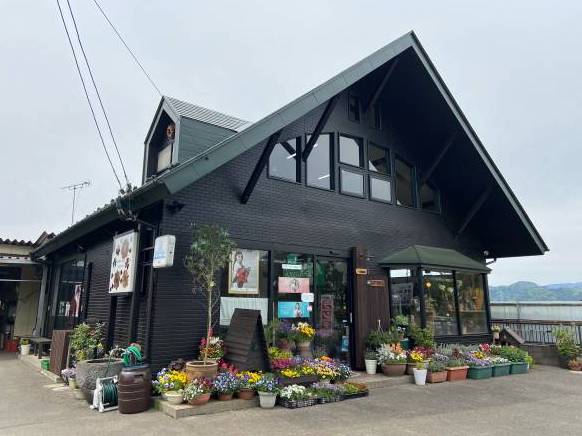 「花の店カトレア」　（栃木県日光市）の花屋店舗写真1